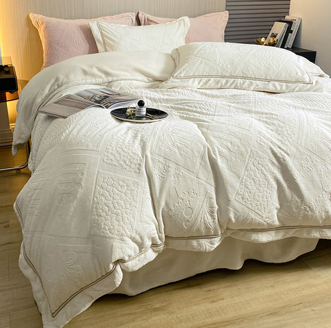 Diseño de moda terciopelo de leche con 2 almohadas Juego de cama súper suave de cuatro piezas